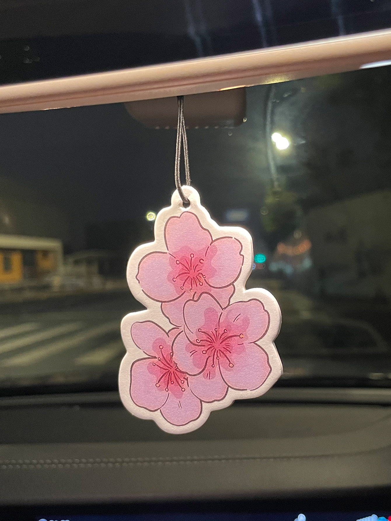 น้ำหอมปรับอากาศในรถยนต์กลิ่นซา - Home Fragrance Logo บทวิจารณ์และราคา